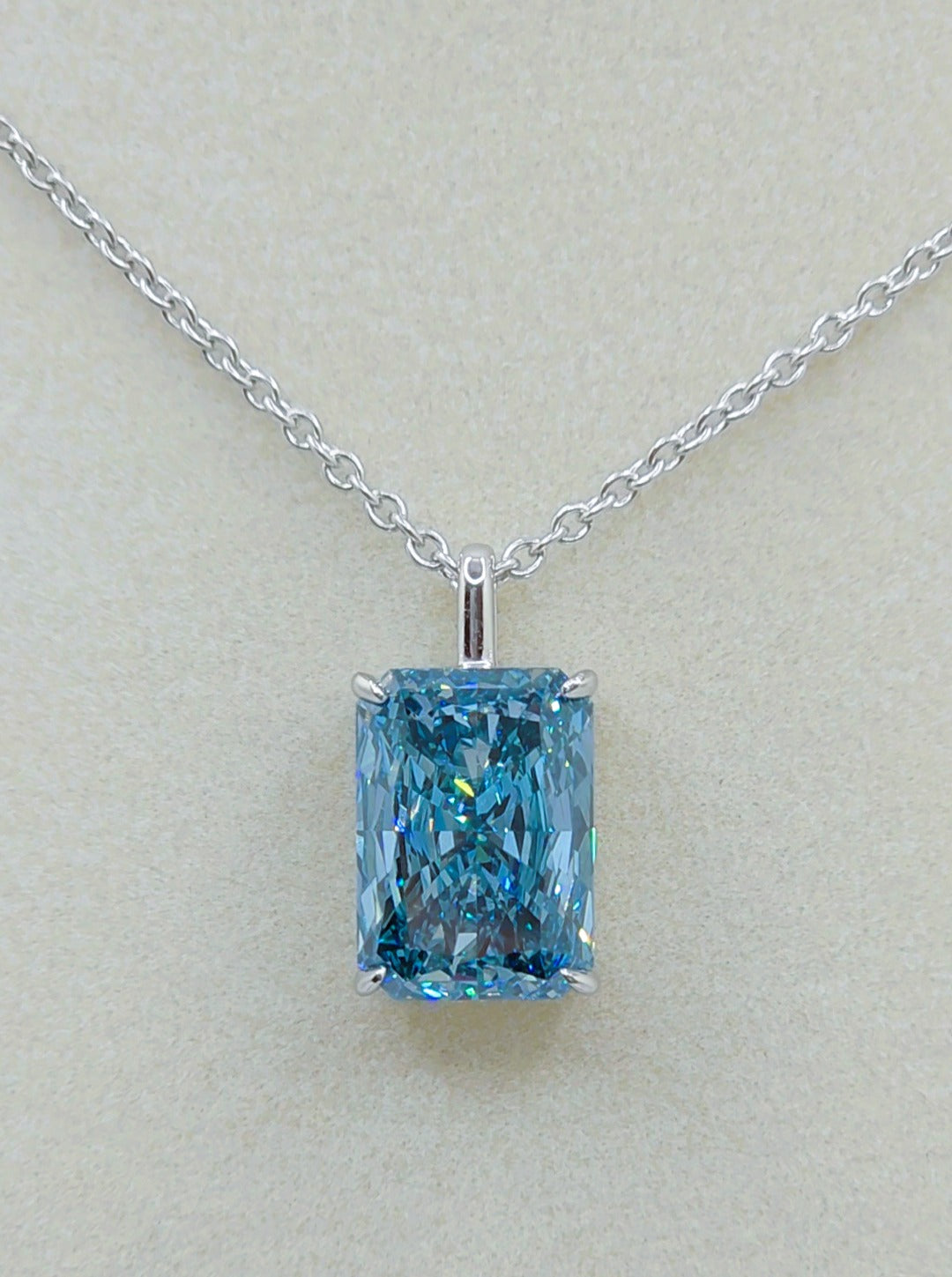 6 Ct VS1 Vivid Blue Diamond Pendant in Platinum 950