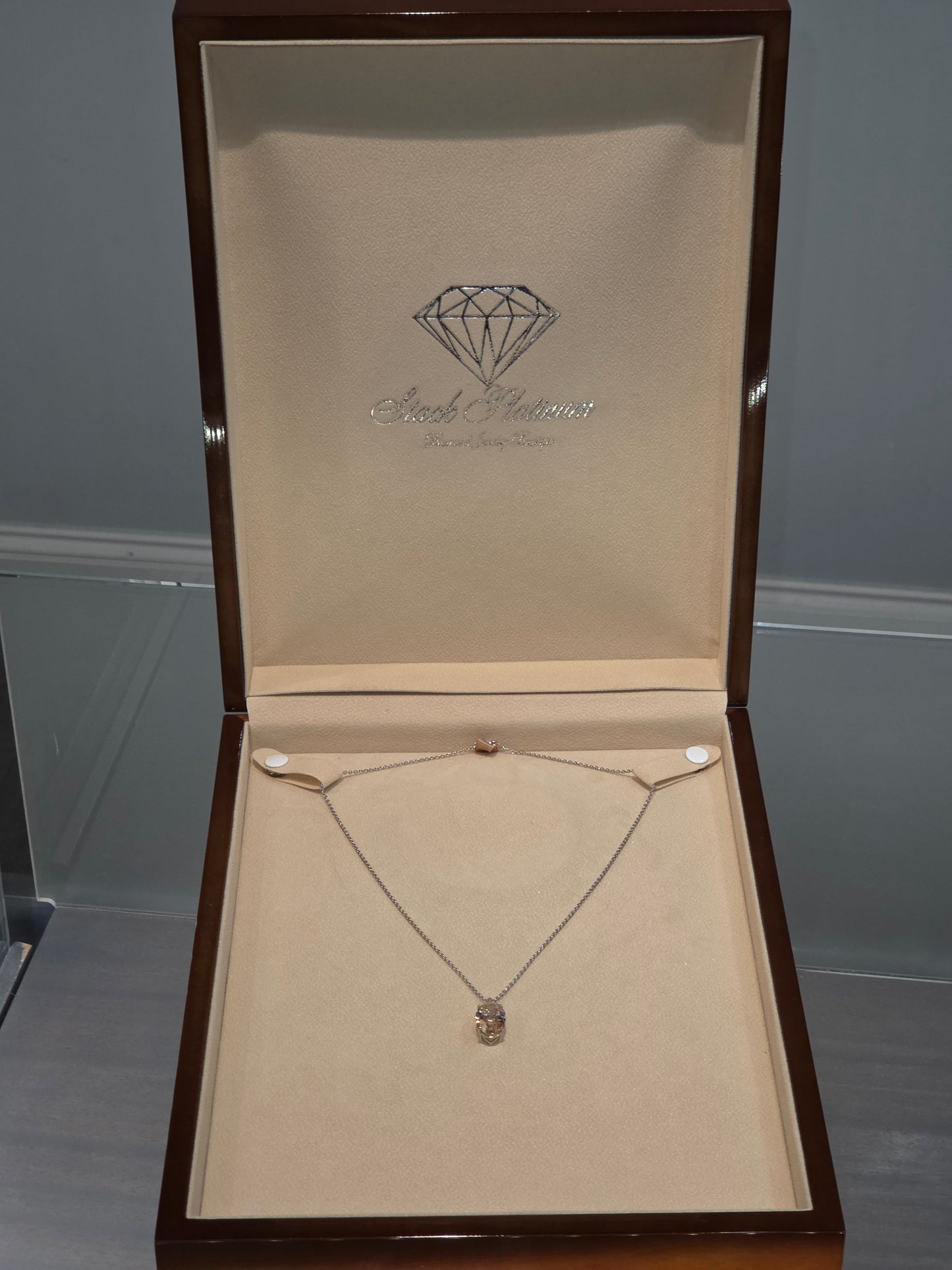 7 Ct VS1 Fancy Vivid Pink Diamond Necklace, Platinum 950